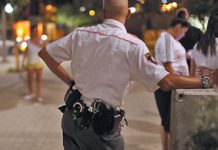 Israeli security guards now required to leave guns at work
