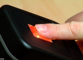 Airline tests system that identifies passengers using a thumb scan