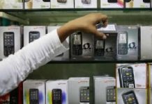 India mulls Aadhar requirement for mobile connections