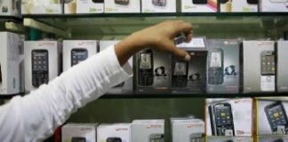 India mulls Aadhar requirement for mobile connections