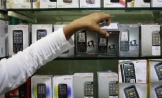 India mulls Aadhar requirement for mobile connections