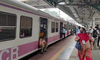 Uniformed pvt security guards allowed to travel in Mumbai locals