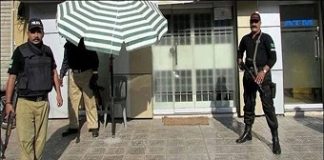 Karachi citizens withdrawing Rs. 500,000 or more from banks to get police security