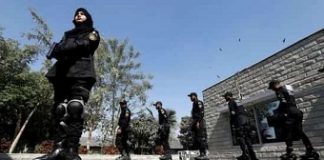 Cops in Karachi put on roller skates to stop street crimes