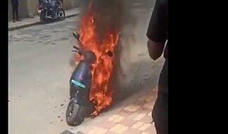 Amid the recurring EV fire incidents, BIS formulates performance standards for Electric Vehicle Batteries