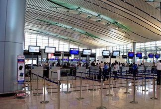 British High Commissioner gifts airport scanners to Pakistan