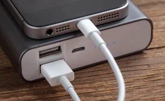 Emirates bans in-flight use of power banks citing fire safety risks