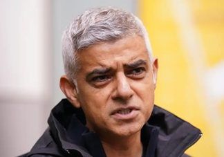 Government dithering over fire safety rules, says London mayor