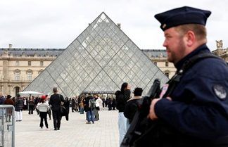 Louvre museum will need years to fix security issues, state auditor finds