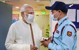 PM hails the 100 crore target, interacts with private security guards at RML