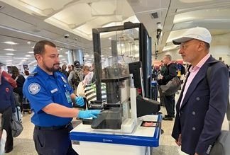 Republican senators move to shut down TSA, call for private security at airports