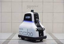 Robot makes security patrols in public spaces in Japan