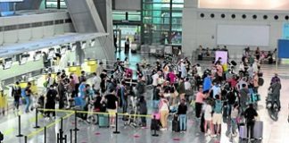 Senators seek tighter airport security checks for VIPs
