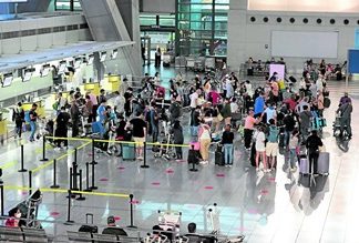 Senators seek tighter airport security checks for VIPs