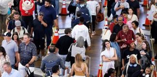 Trump orders airport security paid as travellers face hours-long queues