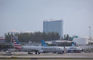 U.S. airlines oppose Trump plan to require small airports to use private security