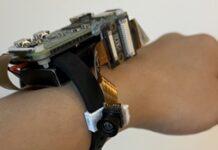Wrist-Mounted camera captures entire body in 3D