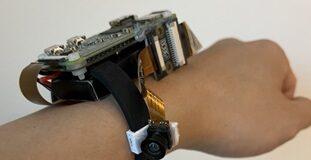 Wrist-Mounted camera captures entire body in 3D